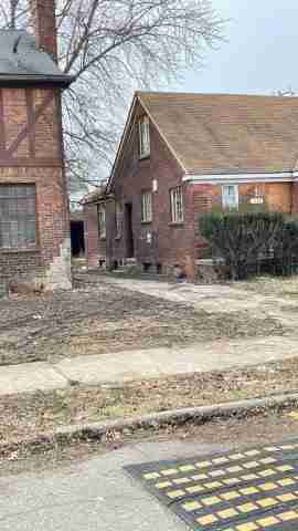 5557 Three Mile (18).jpg